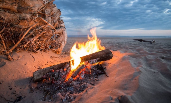 Dreams about fire caused by lightning