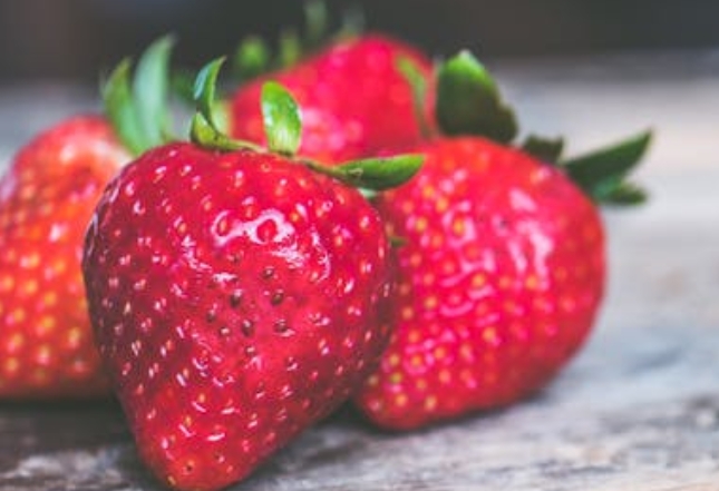 29 symbolic meanings of dreaming of strawberries